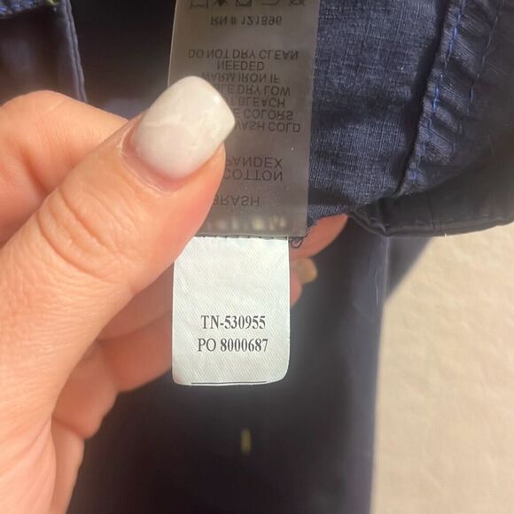 ✨Title Nine Blash Capri Navy Sz 8 Pants✨ - Picture 6 of 6